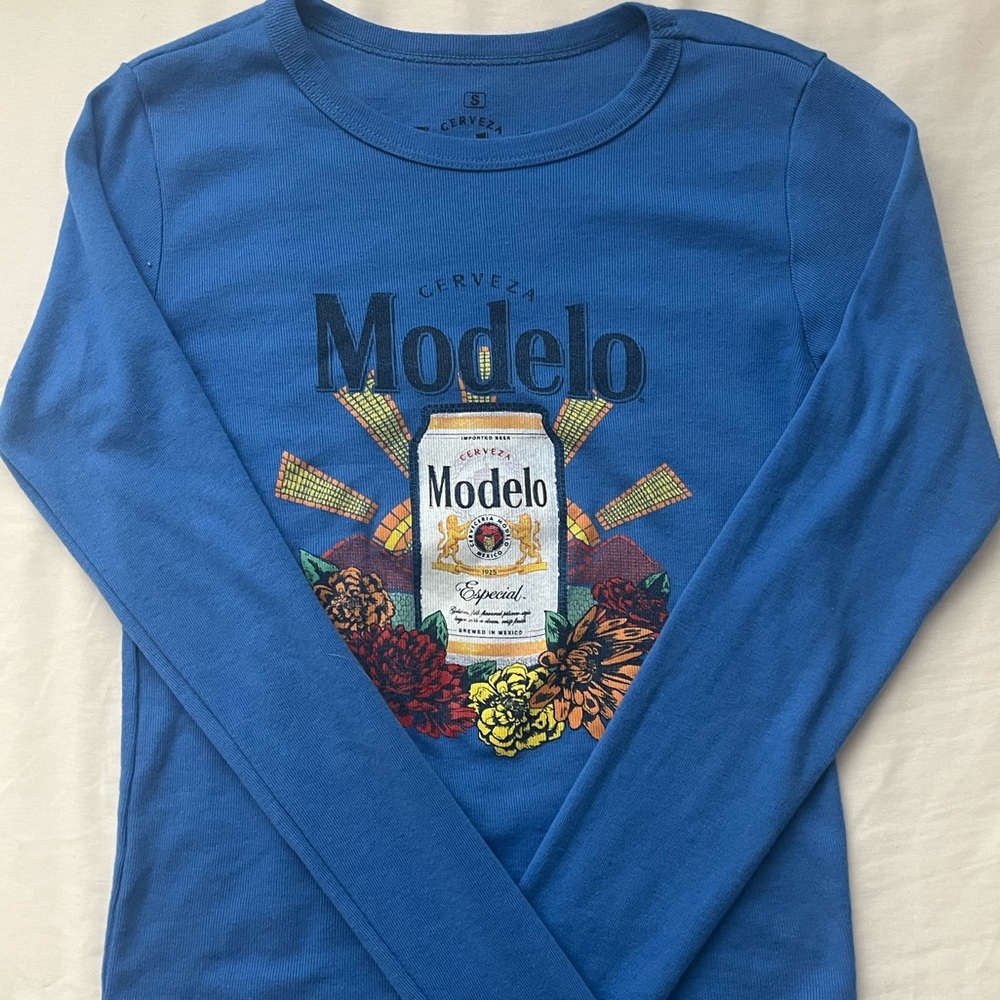Tilly’s Blue Modelo Tight-Fit Graphic Long Sleeve Tee